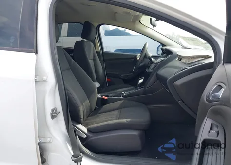 2016 Ford Focus Se z USA, uszkodzony, nr VIN 1FADP3F21GL231026